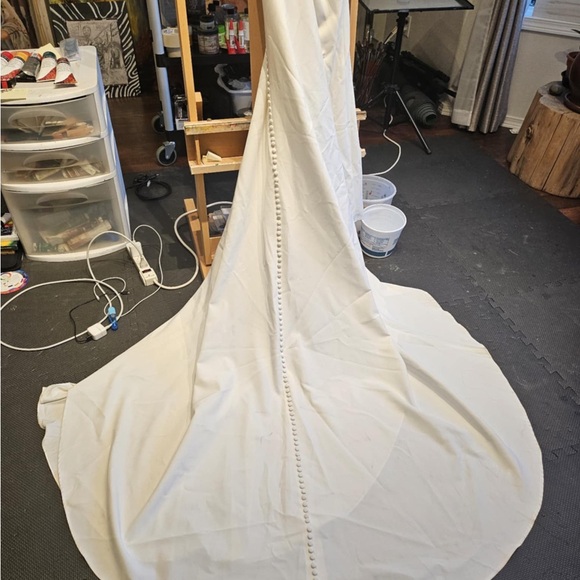 NWT DAVID’S BRIDAL Mermaid Off-The-Shoulder Crepe Wedding Dress Sz 14 - Picture 2 of 11